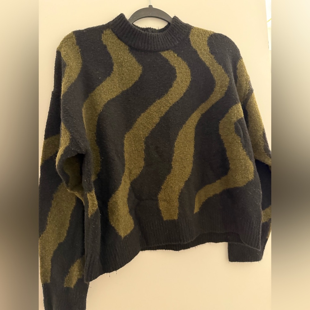 Sweater dynamite